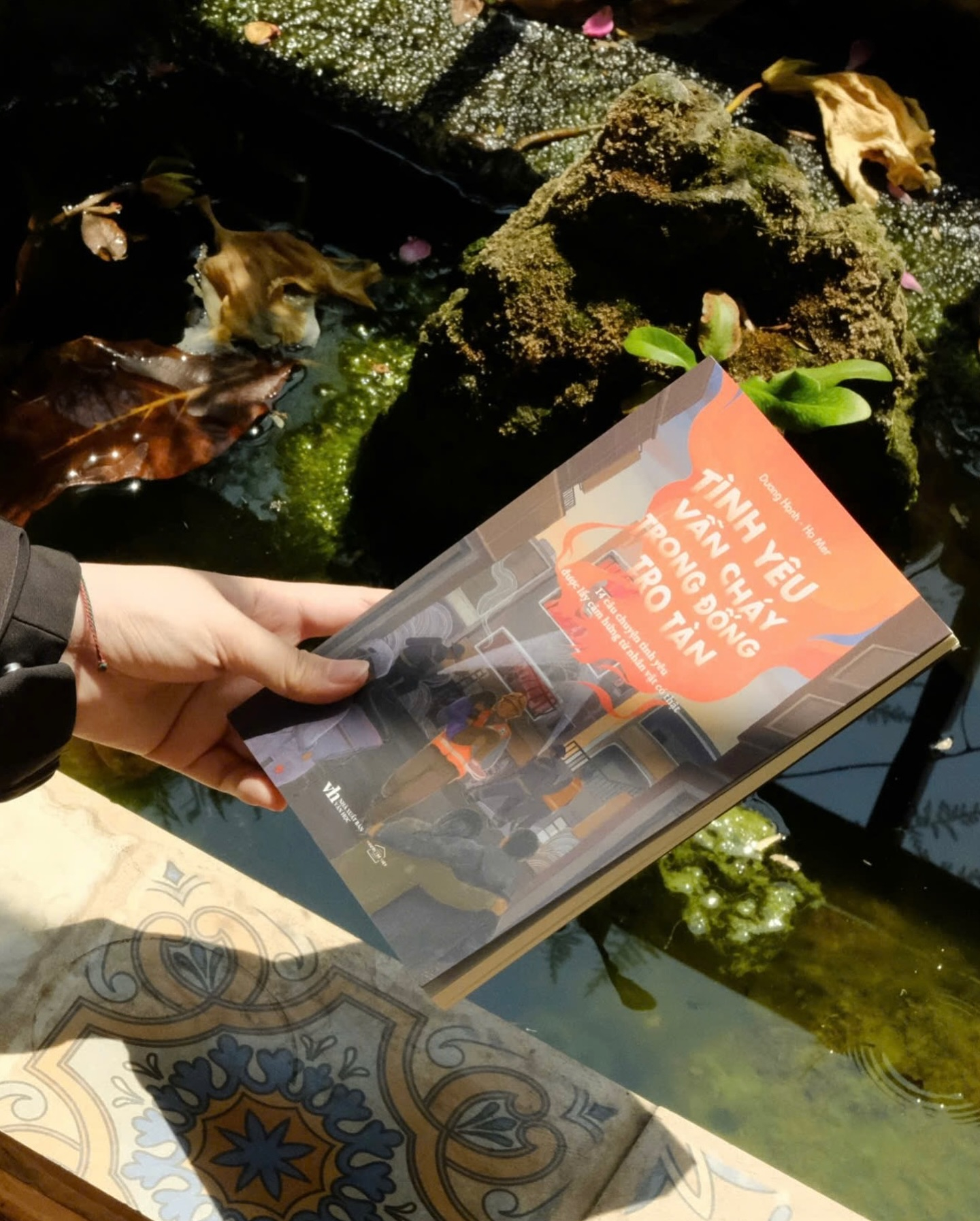 tình yêu vẫn cháy trong đống tro tàn