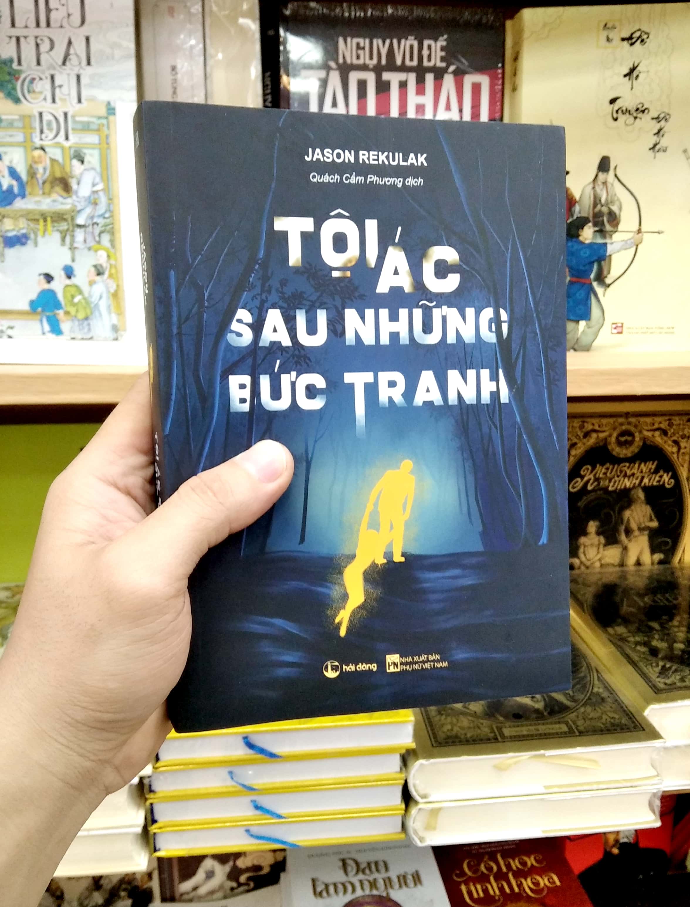tội ác sau những bức tranh
