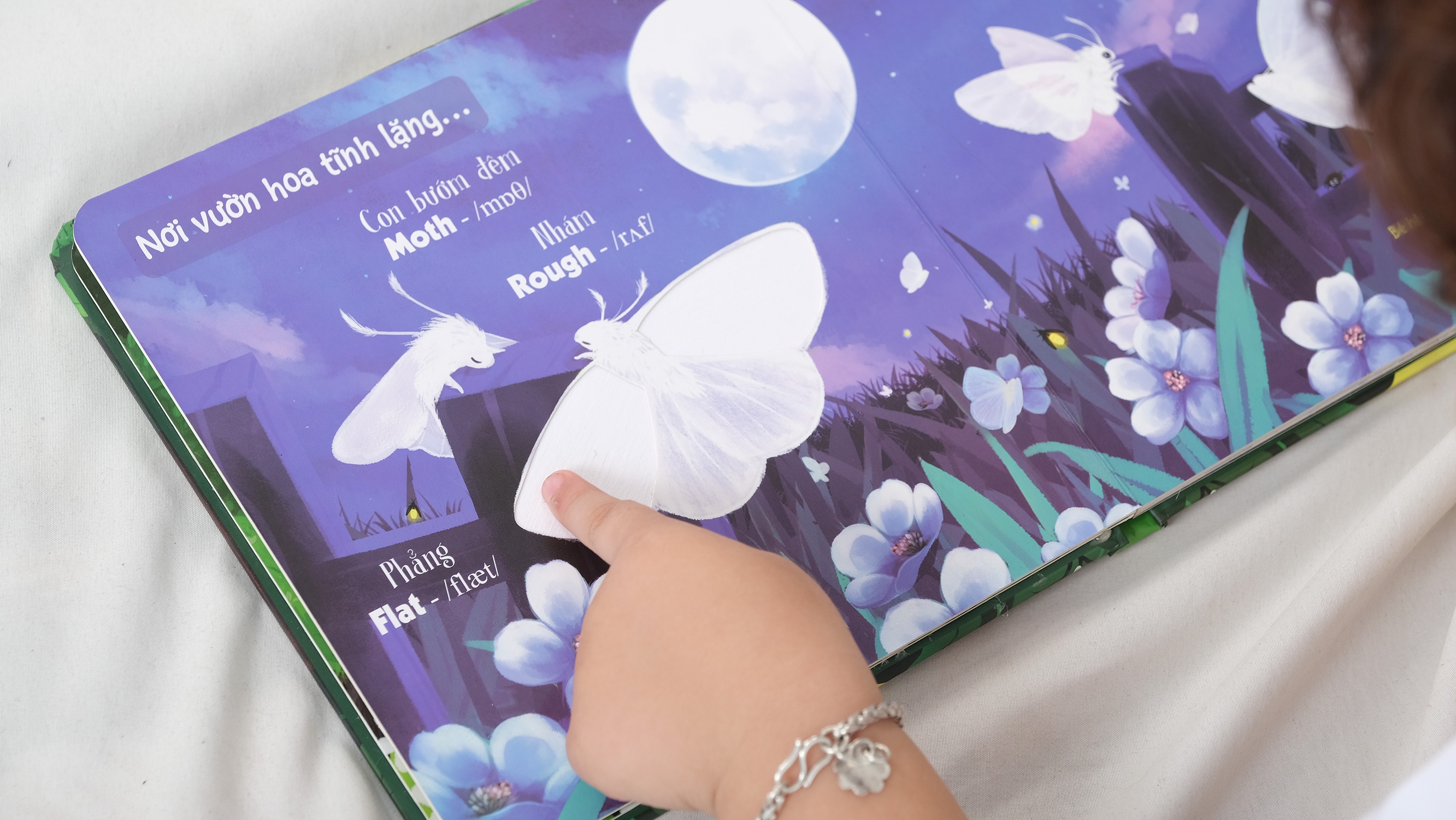 touch and feel - sách sờ chạm khám phá - thế giới động vật - bốn mùa tươi đẹp