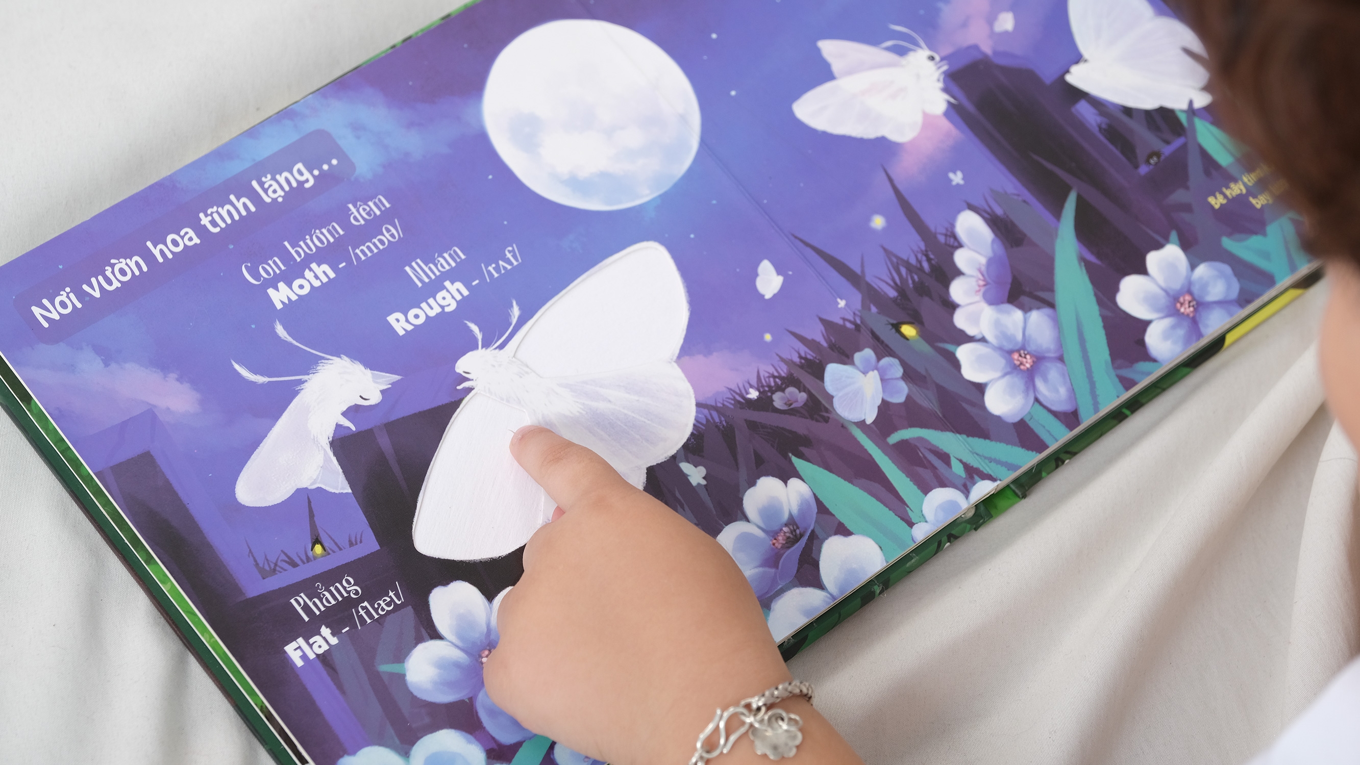 touch and feel - sách sờ chạm khám phá - thế giới động vật - bốn mùa tươi đẹp