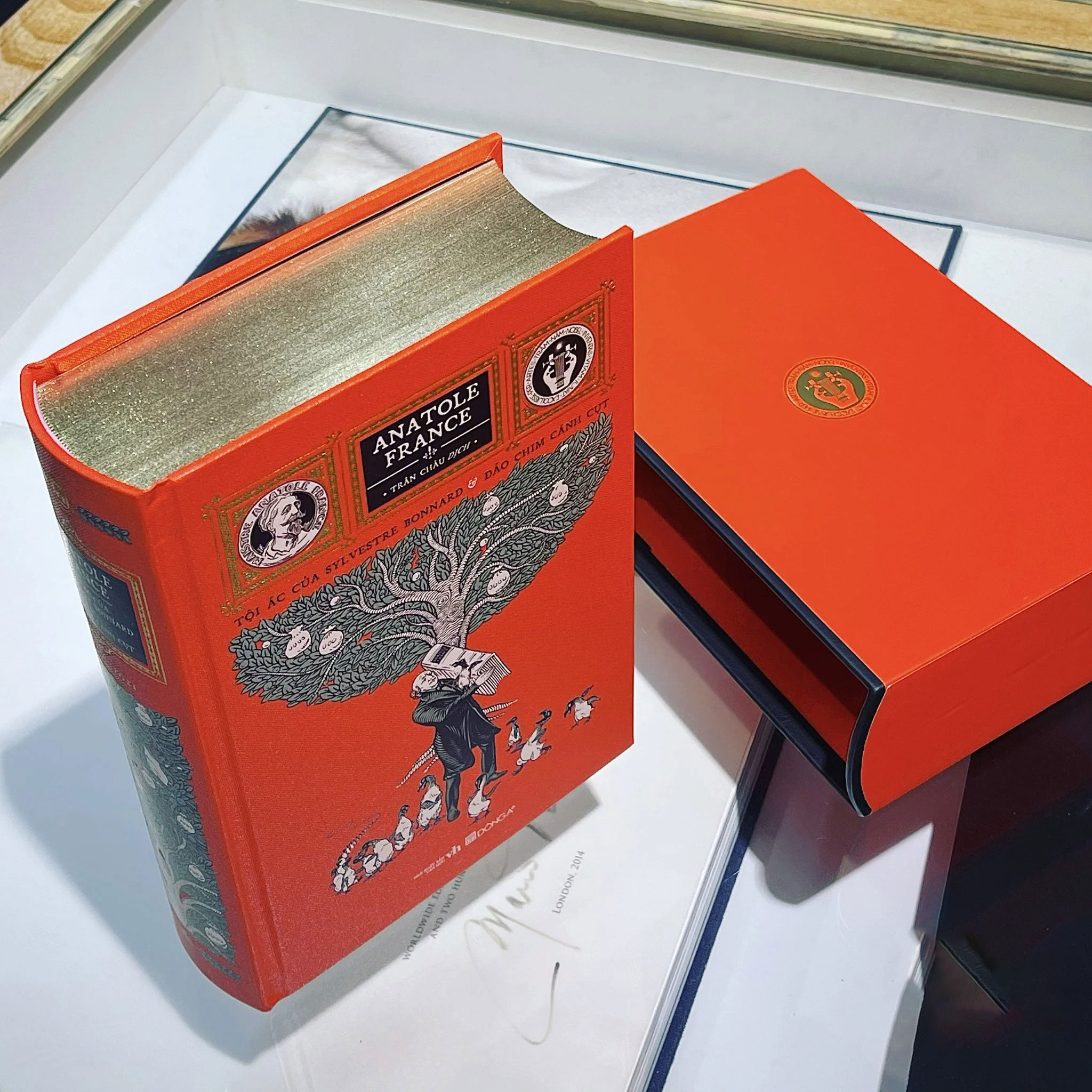 trăm năm nobel - tội ác của sylvestre bonnard và đảo chim cánh cụt - ấn bản giới hạn - bìa cứng