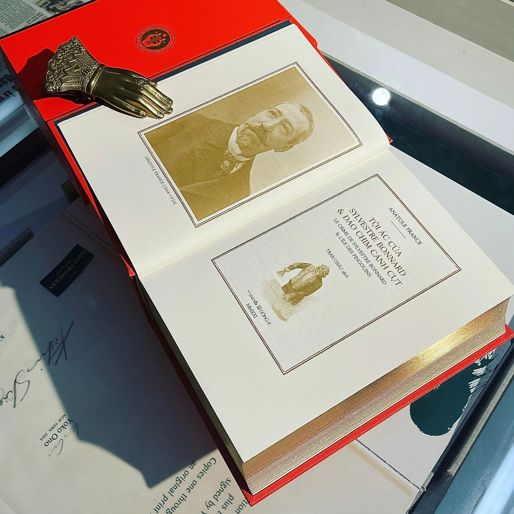 trăm năm nobel - tội ác của sylvestre bonnard và đảo chim cánh cụt - ấn bản giới hạn - bìa cứng