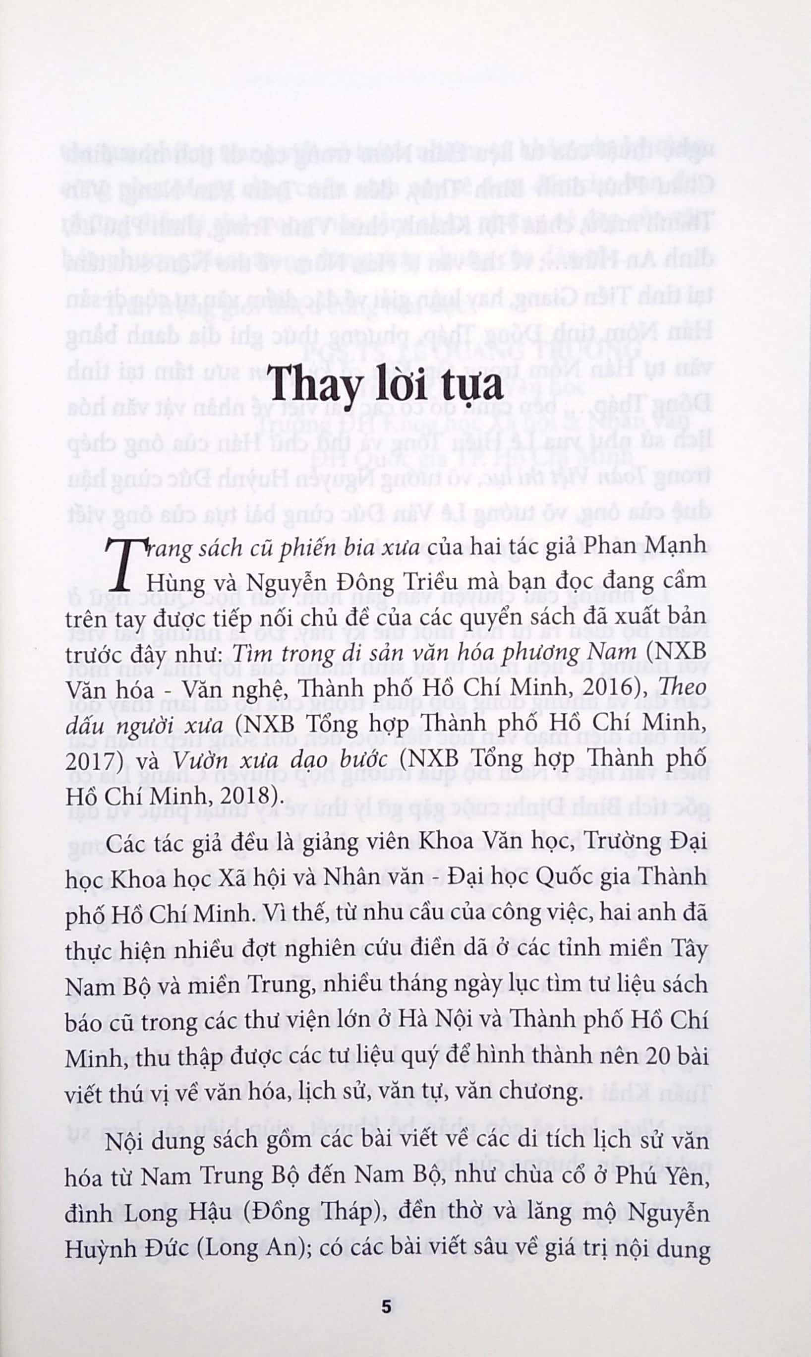 trang sách cũ phiến bia xưa