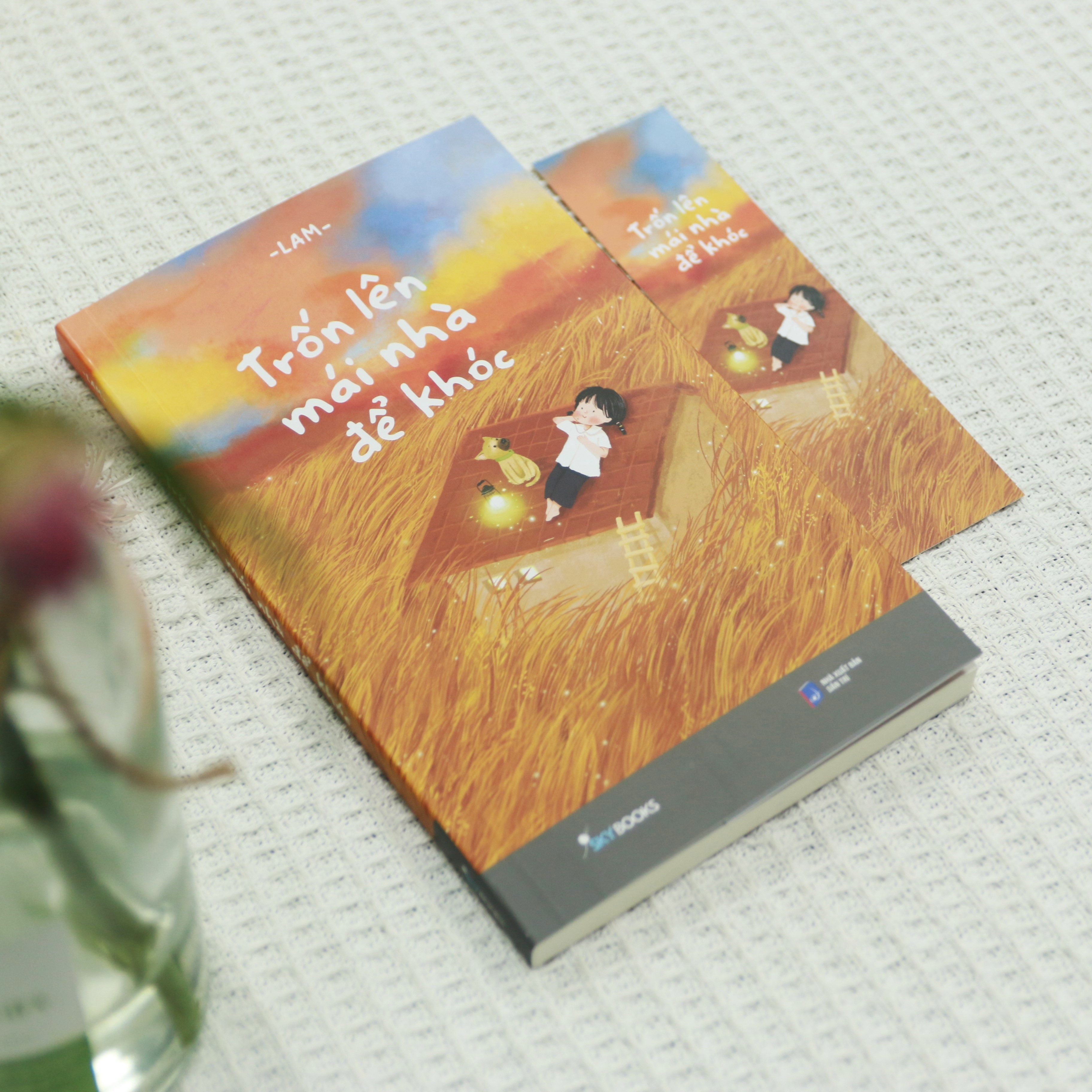 trốn lên mái nhà để khóc - tặng kèm bookmark