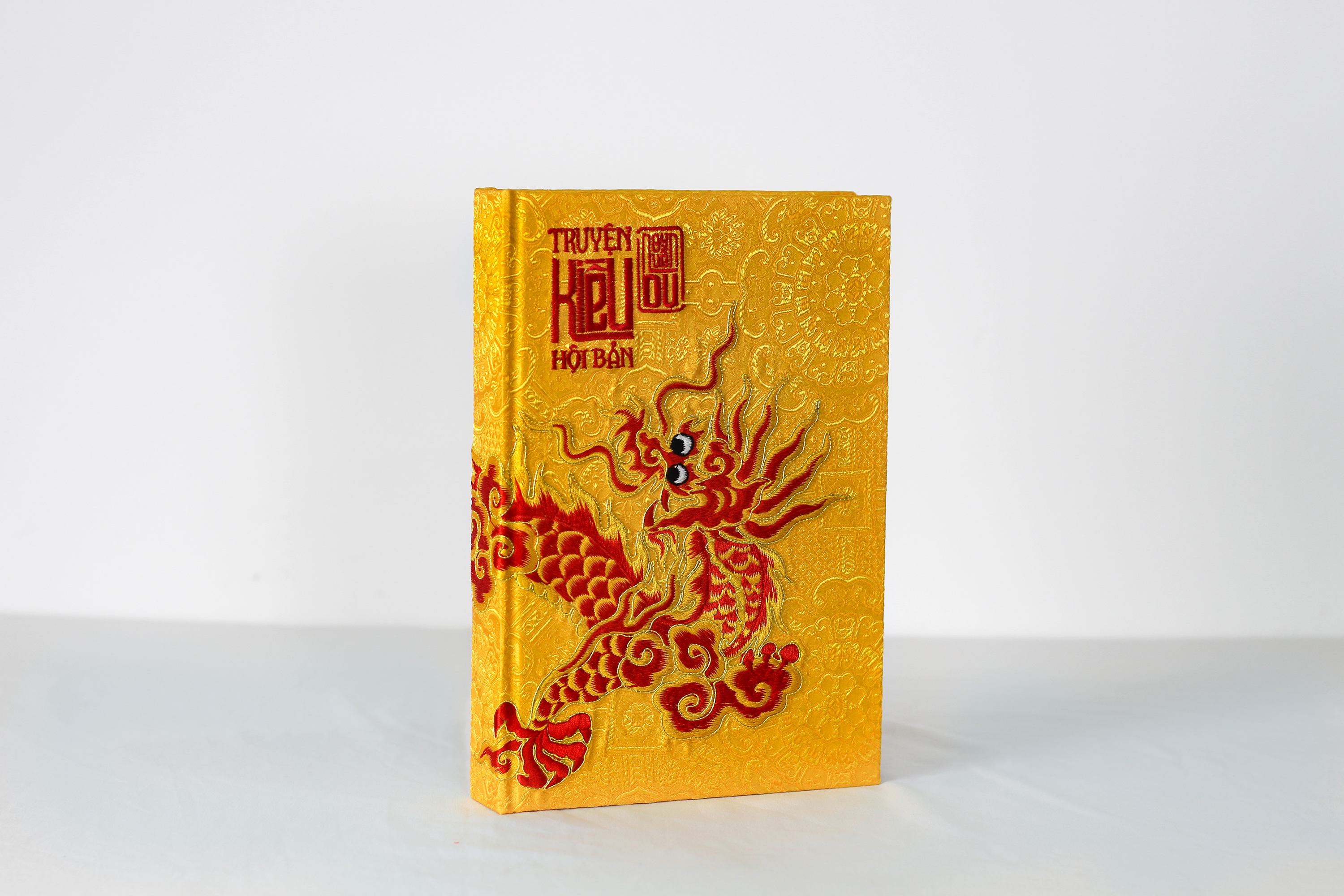 Truyen Kieu Hoi Ban - An Ban Hoa Tiet Rong Theu Tren Vai Gam