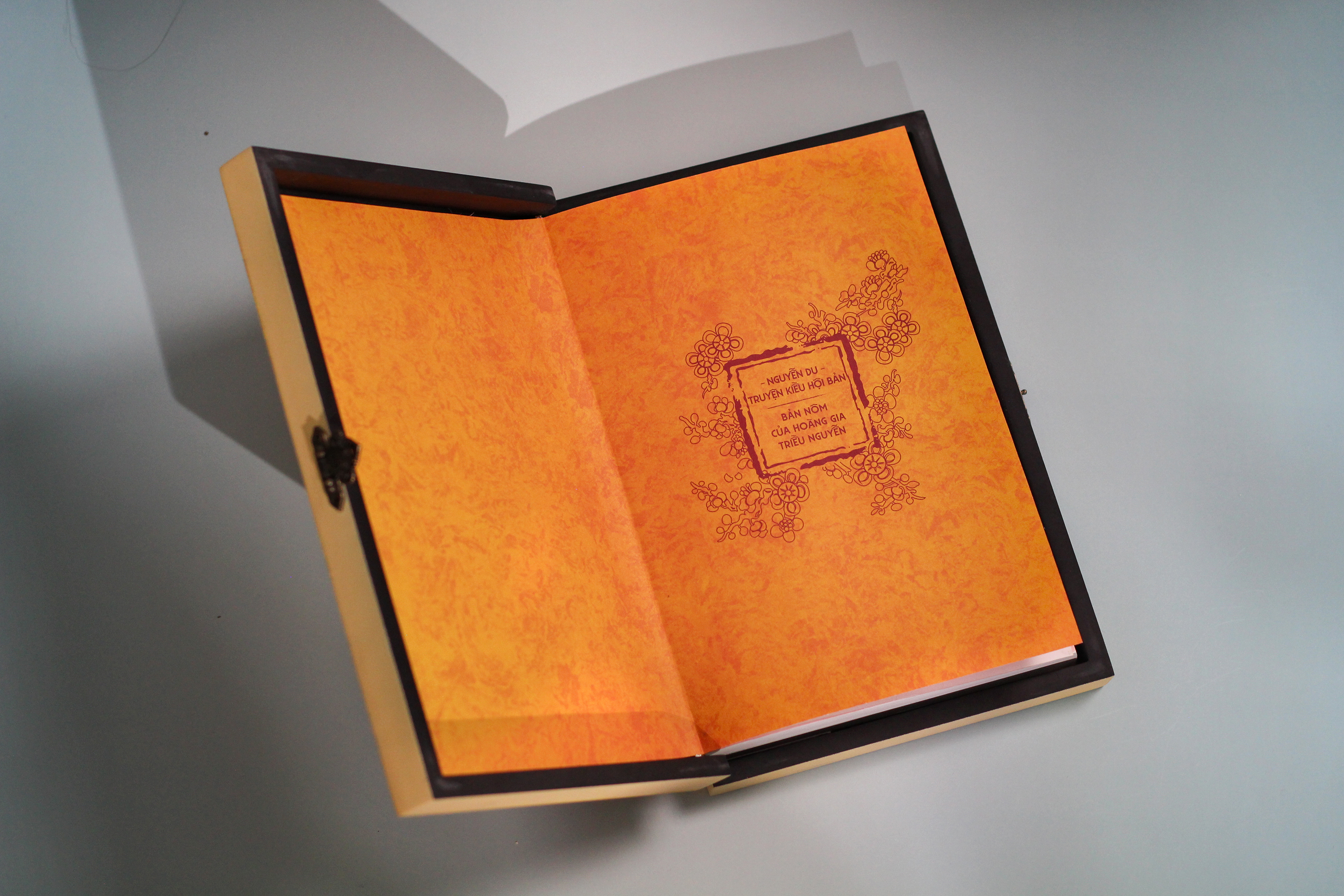 Truyện Kiều Hội Bản - Ấn Bản Sơn Mài