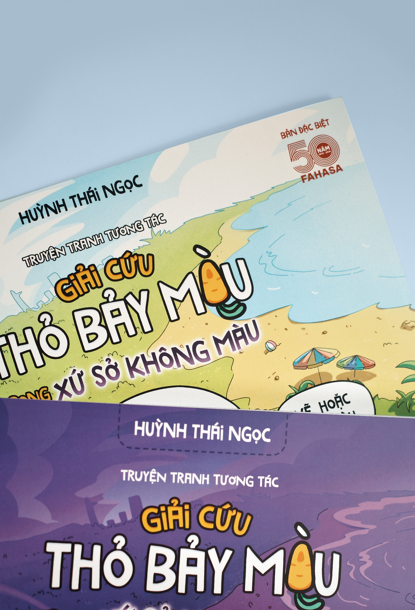 Truyện Tranh Tương Tác - Giải Cứu Thỏ Bảy Màu Trong Xứ Sở Không Màu - Bản Đặc Biệt Fahasa - Tặng Kèm 1 Bìa Áo Ngoài Phiên Bản Sáng + 1 Bookmark 2 Mặt Cán Holo + 3 Sticker Cán Holo