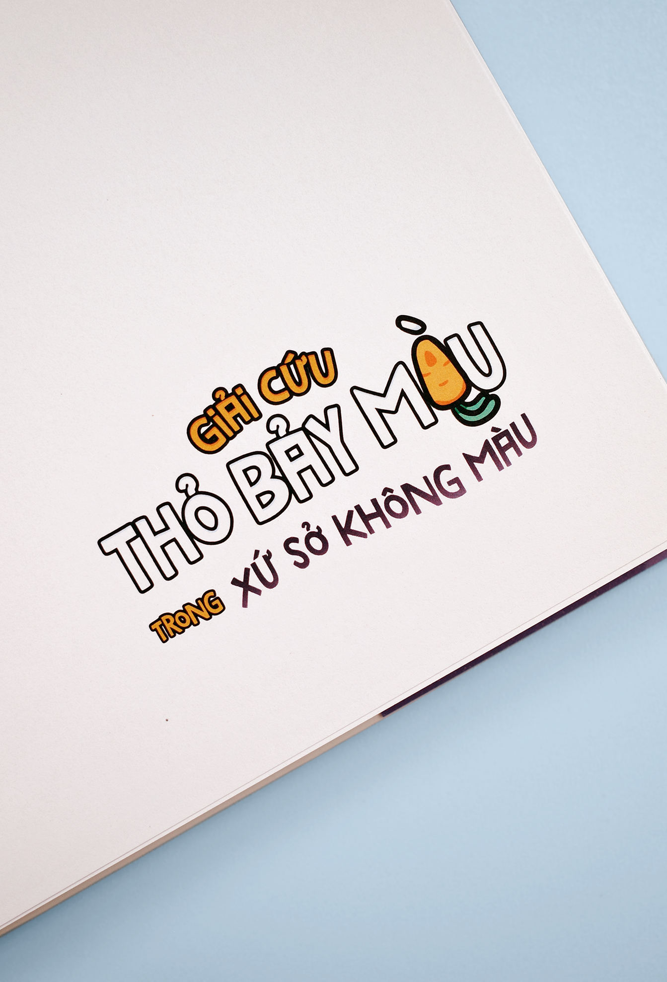 Truyện Tranh Tương Tác - Giải Cứu Thỏ Bảy Màu Trong Xứ Sở Không Màu - Tặng Kèm Bookmark 2 Mặt Cán Holo