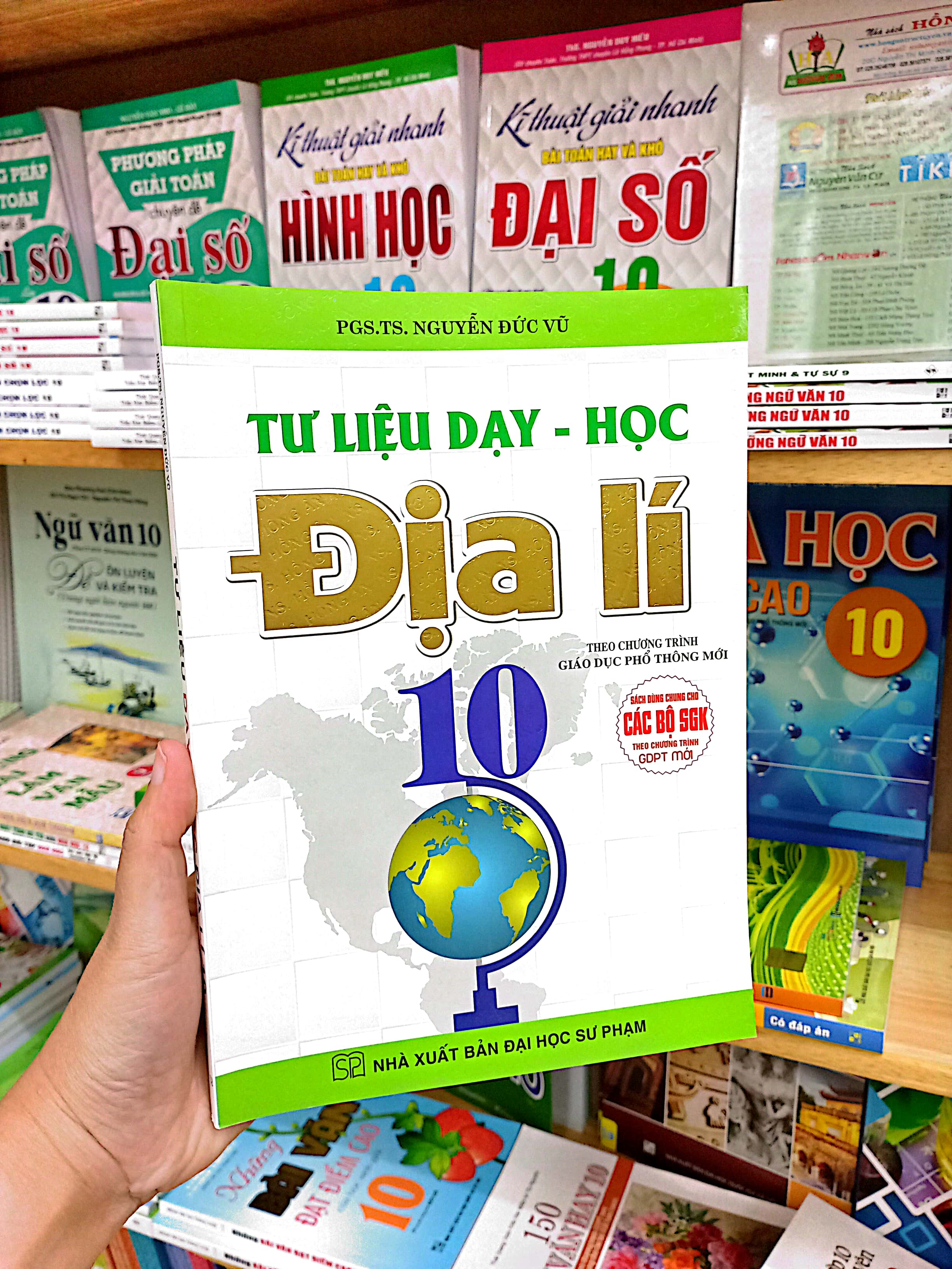 tư liệu dạy - học địa lí 10 (theo chương trinh gdpt mới) (sách dùng chung cho các bộ sgk)