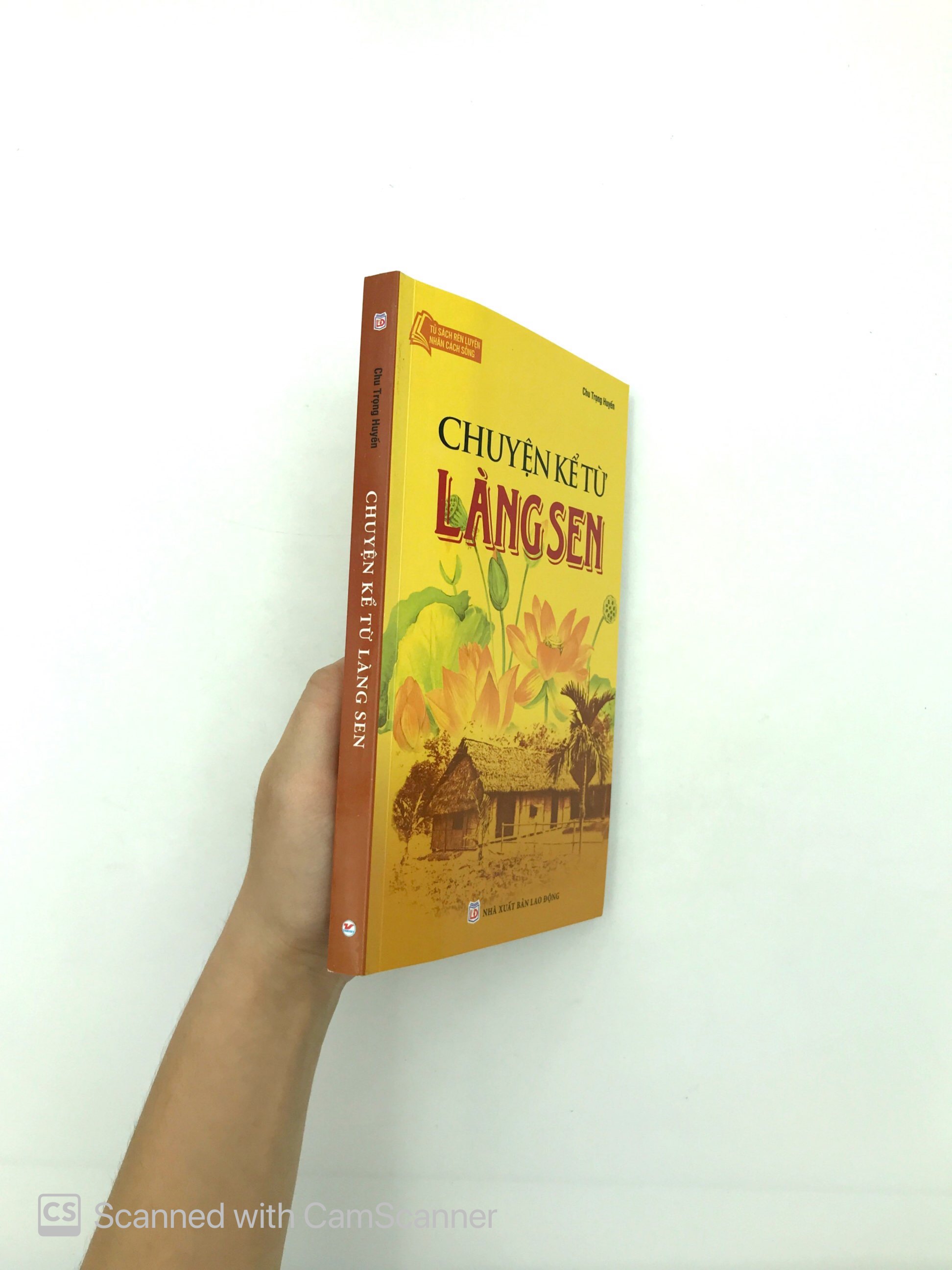 tủ sách bác hồ - chuyện kể từ làng sen