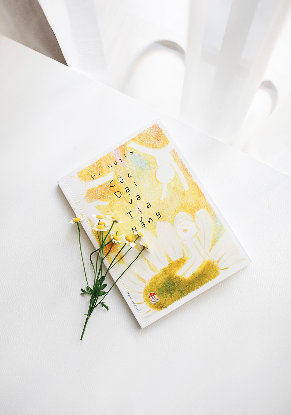 tủ sách tuổi mới lớn - cúc dại và tia nắng