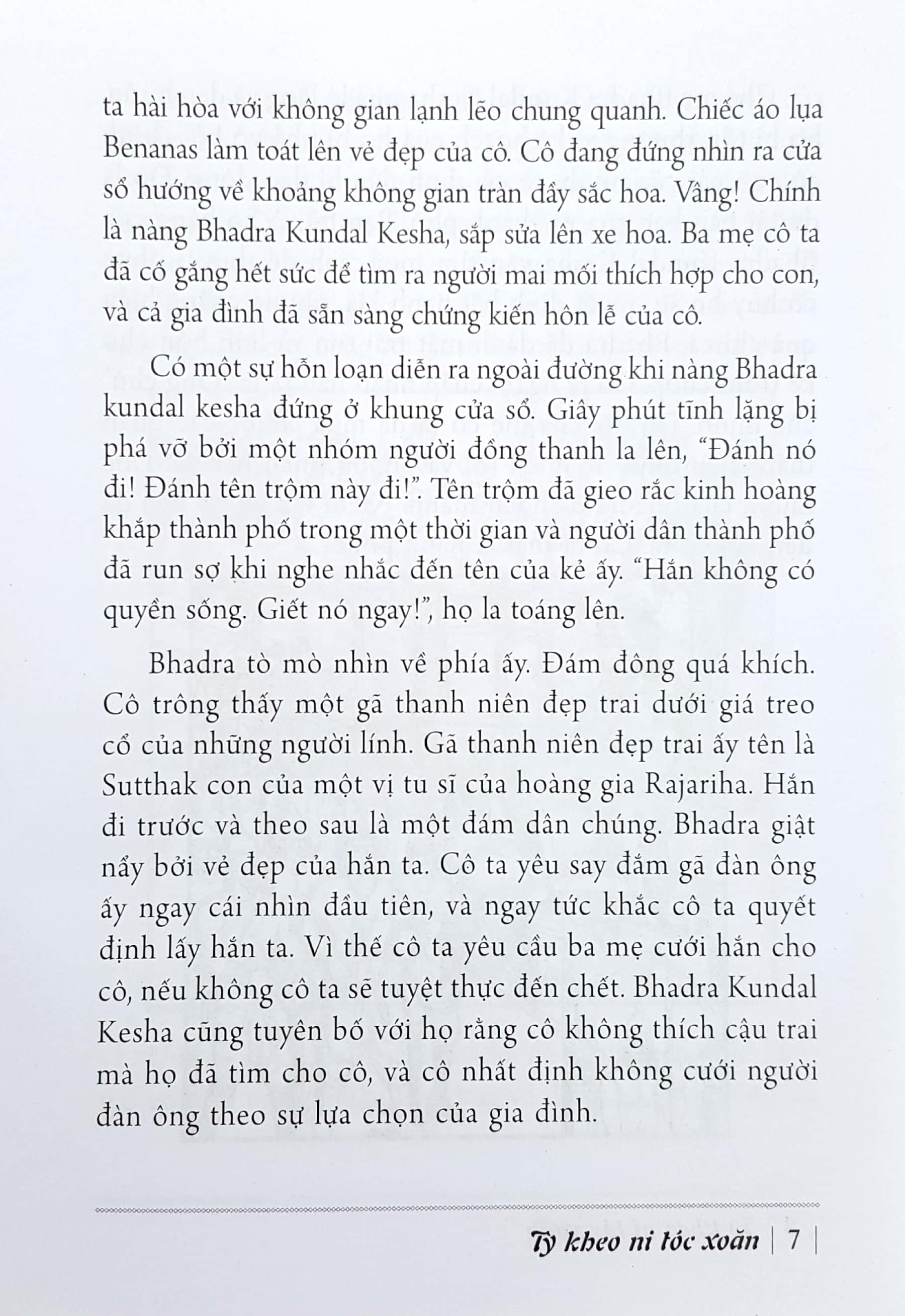 tỳ kheo ni tóc xoăn