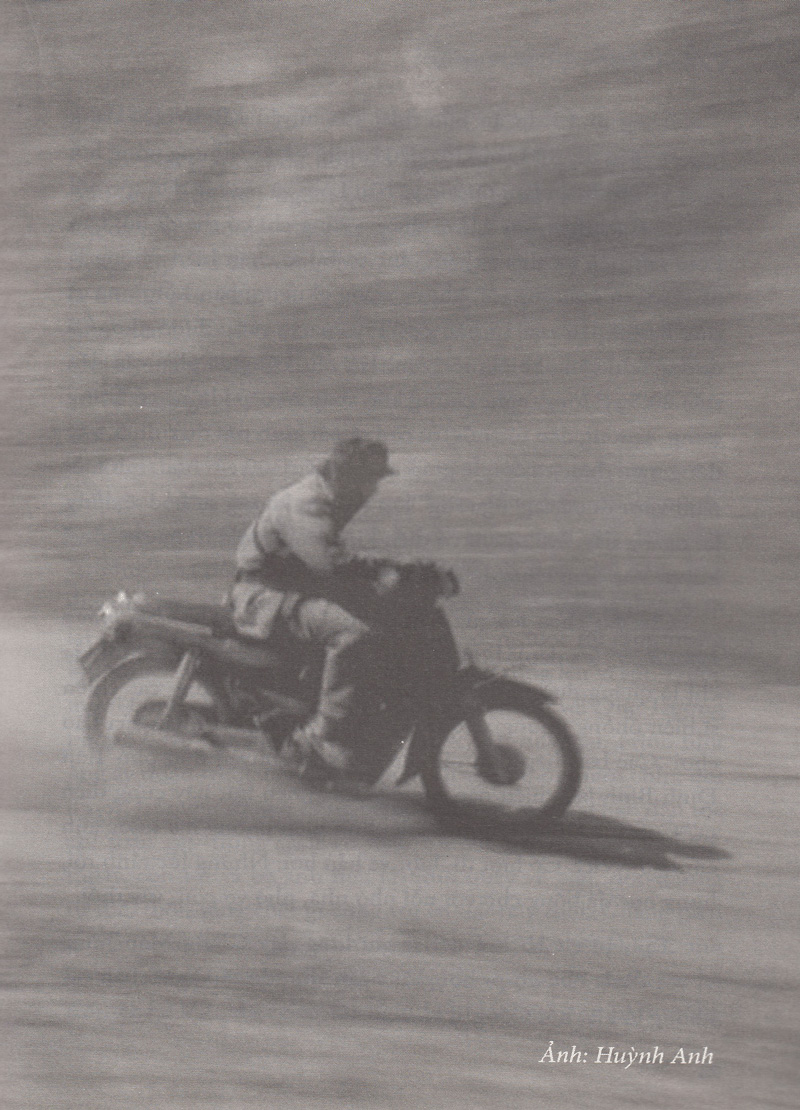 uống cafe trên đường của vũ