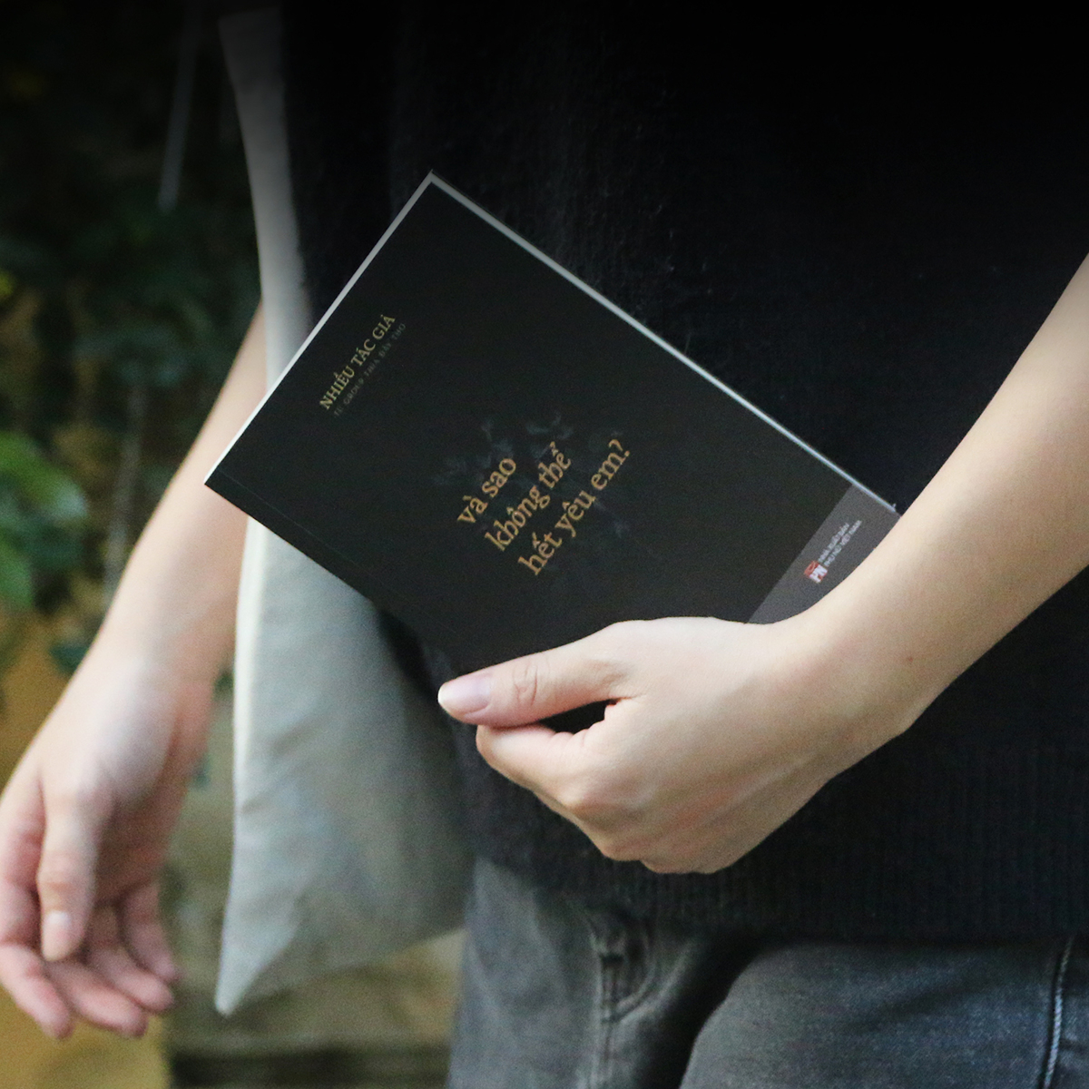 và sao không thể hết yêu em? - tặng kèm bookmark