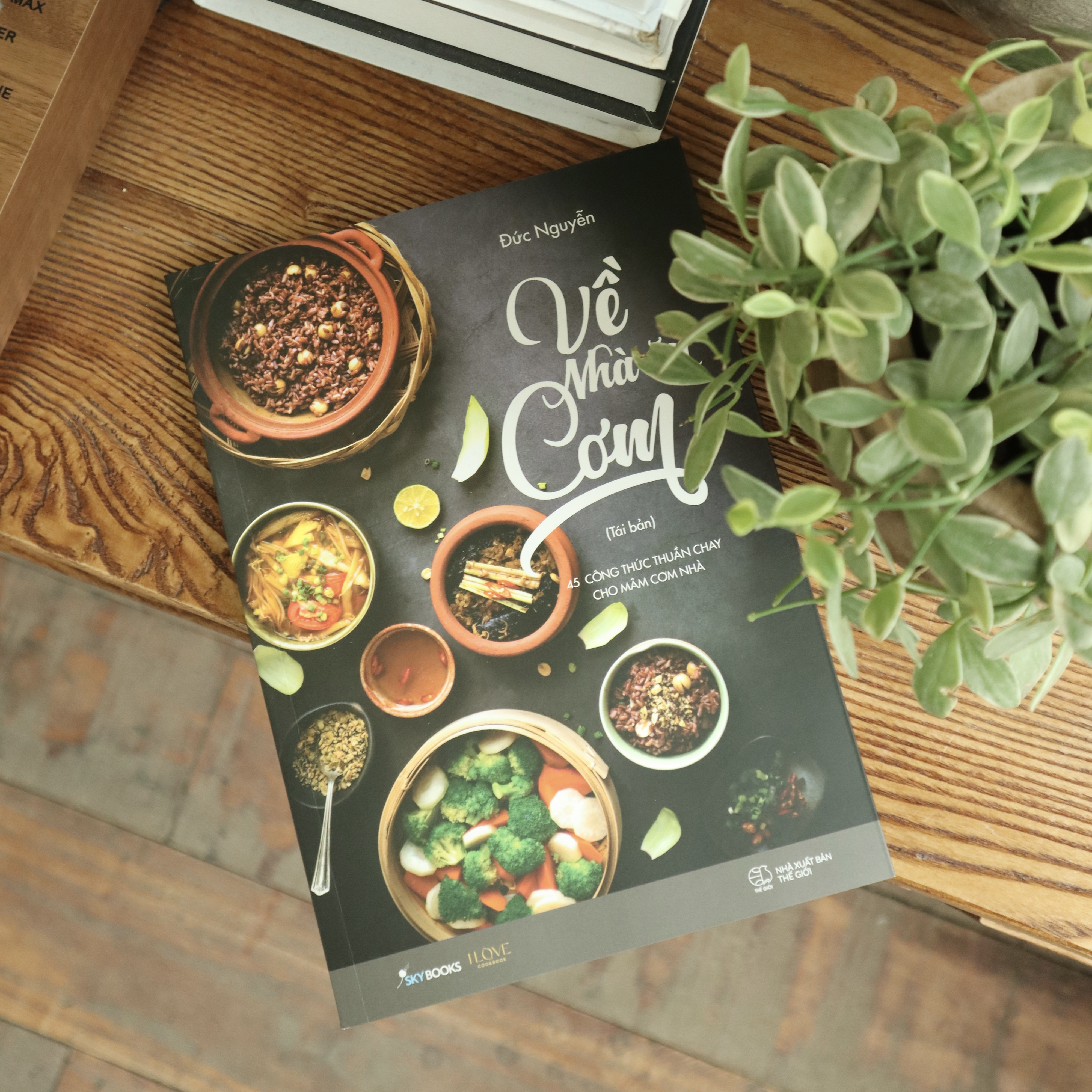 về nhà ăn cơm - 45 công thức thuần chay cho mâm cơm nhà bạn (tái bản 2024)