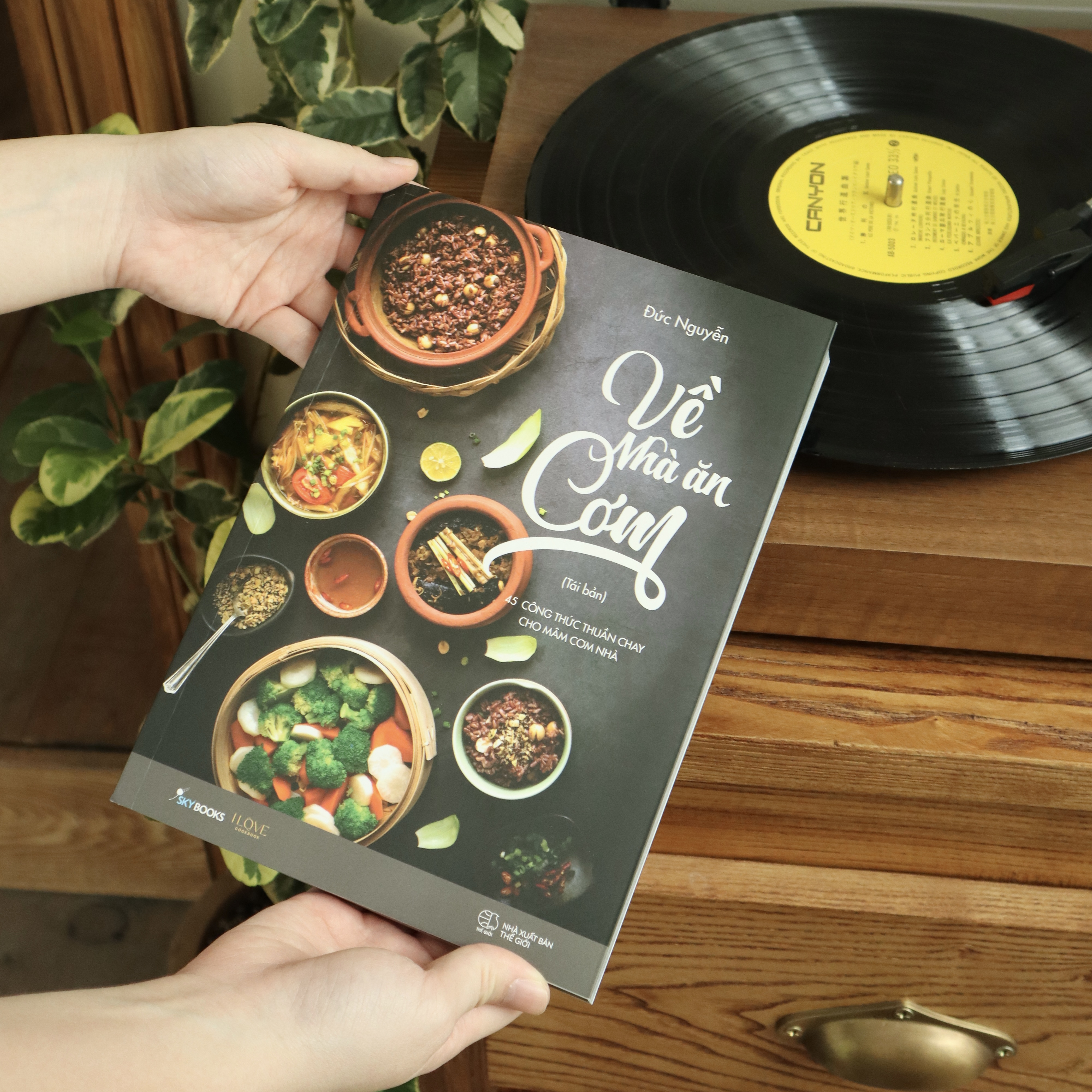 về nhà ăn cơm - 45 công thức thuần chay cho mâm cơm nhà bạn (tái bản 2024)