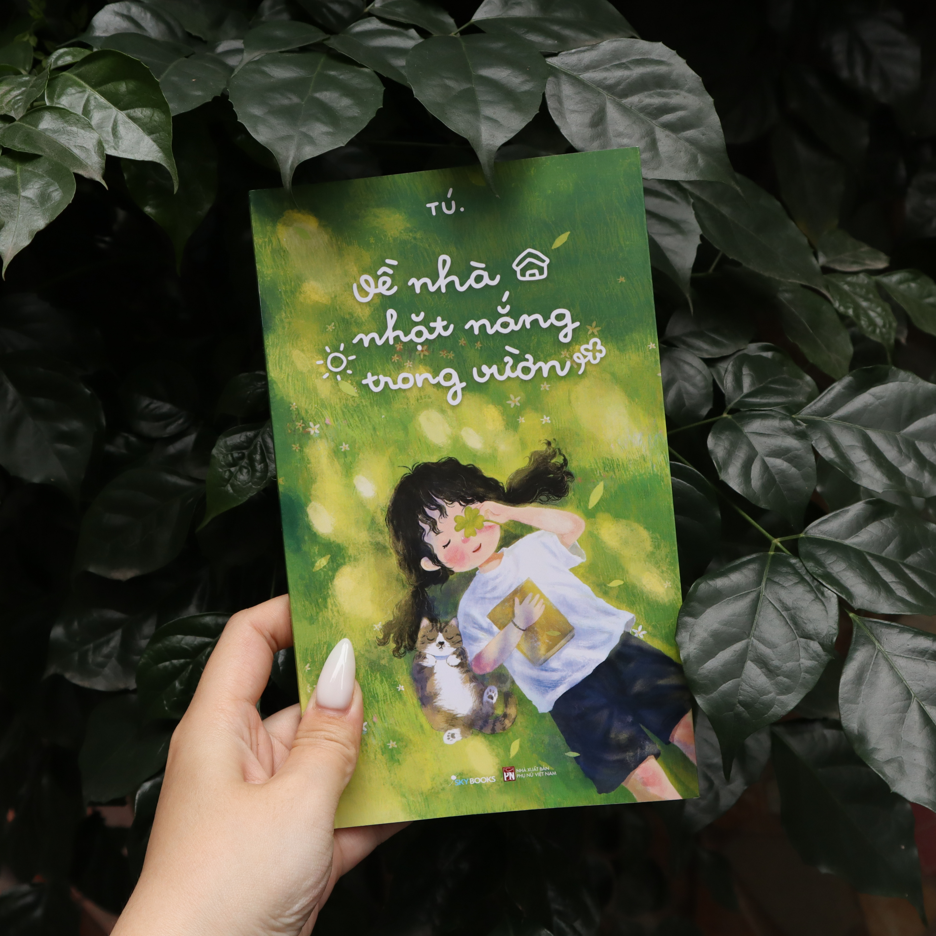 Về Nhà Nhặt Nắng Trong Vườn - Bản Đặc Biệt - Tặng Kèm 1 Bookmark + 2 Postcard