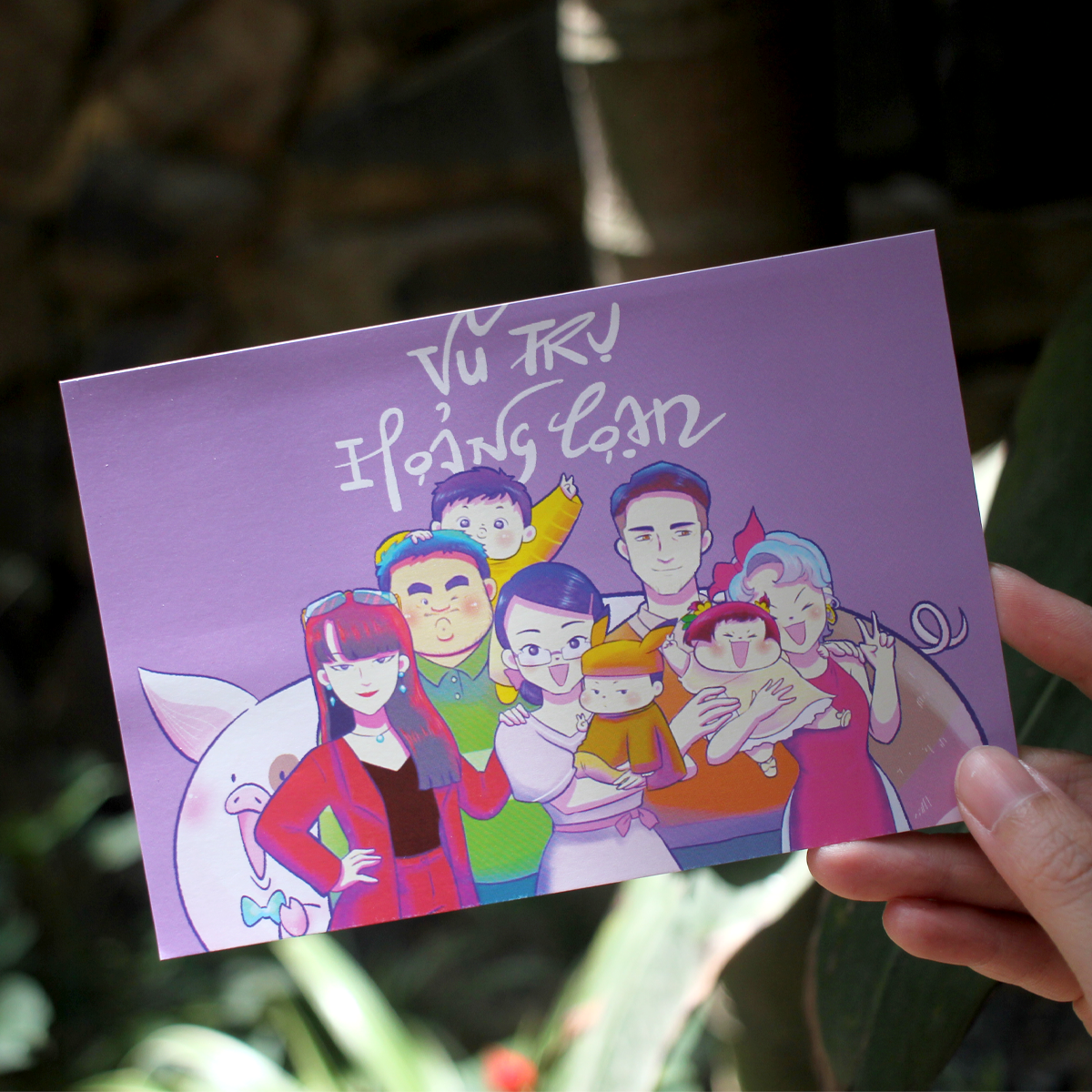vũ trụ hoảng loạn - kỳ - tặng kèm 1 postcard 2 mặt + 3 bookmark 2 mặt bồi cứng