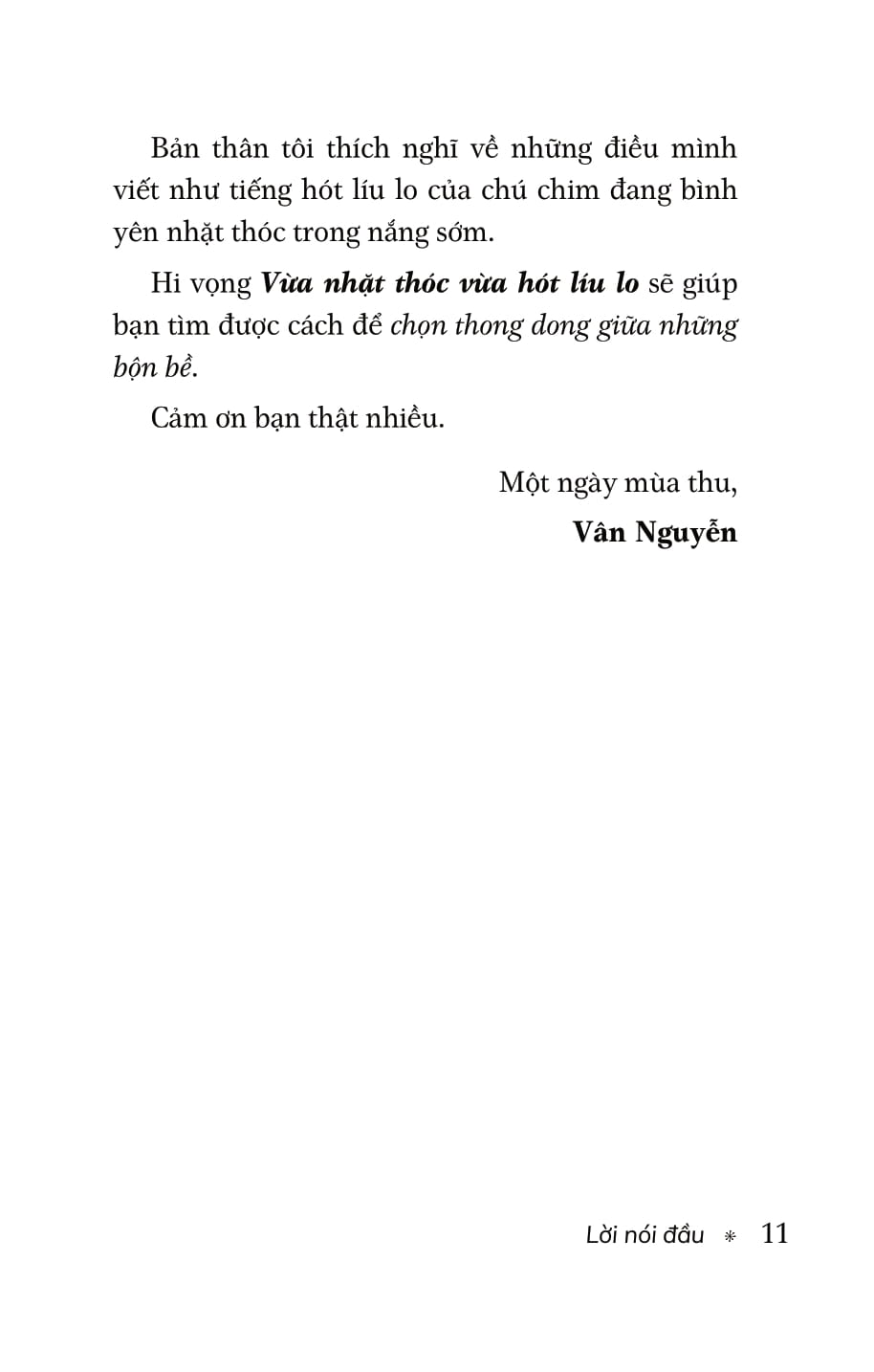 vừa nhặt thóc vừa hát líu lo