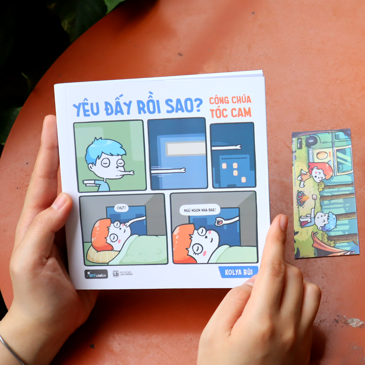 yêu đấy rồi sao? - công chúa tóc cam - tặng kèm bookmark 2 mặt bồi cứng